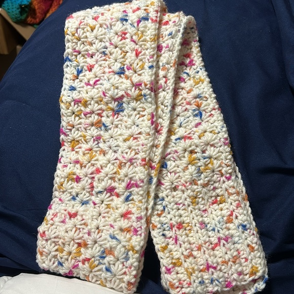 KIDS-Crochet Hat and Scarf Set - Picture 4 of 7